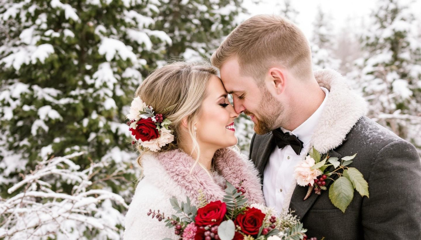 Fotostrecke: Eine winterliche Hochzeit in Beerentönen
